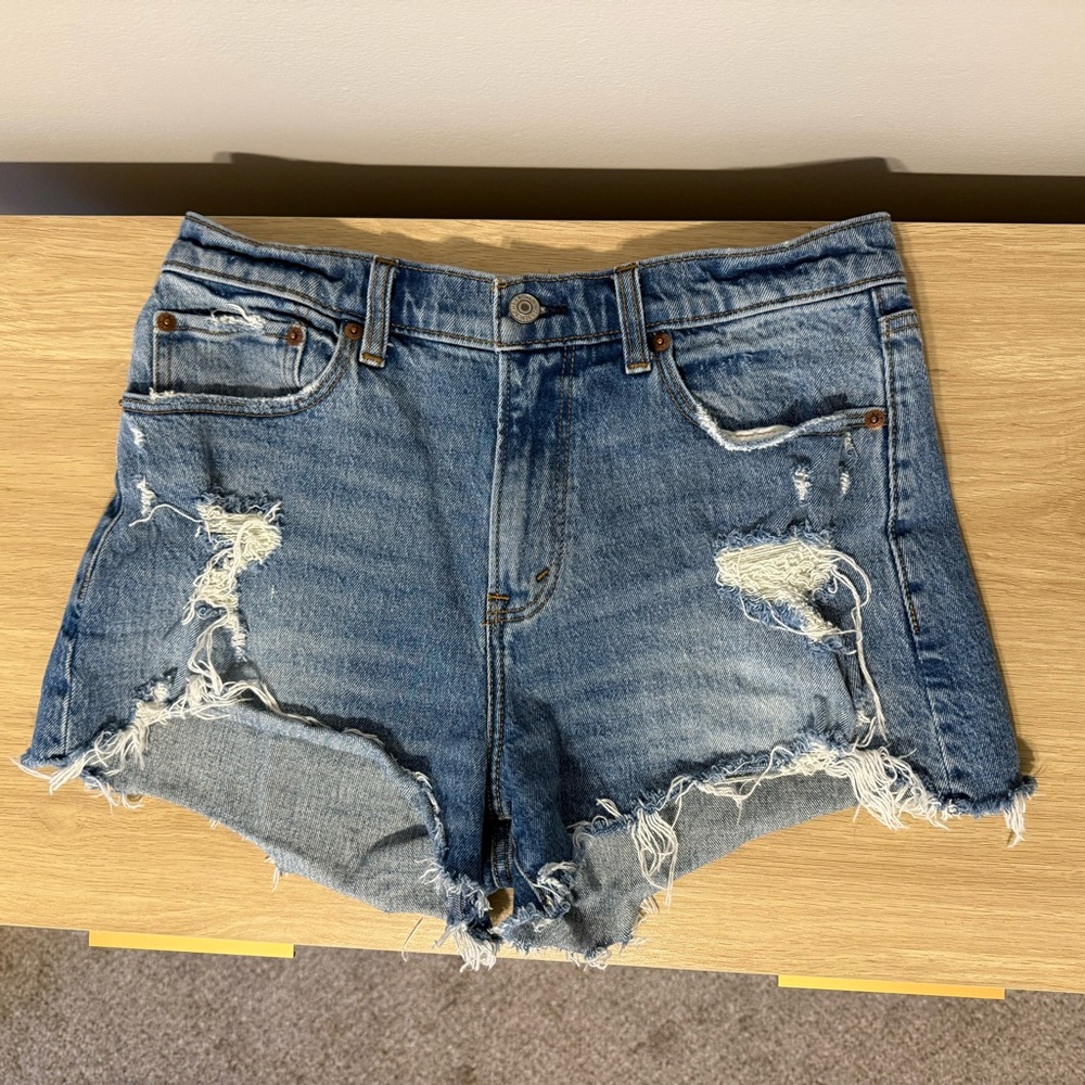 A&F The Mom Short Mid Rise